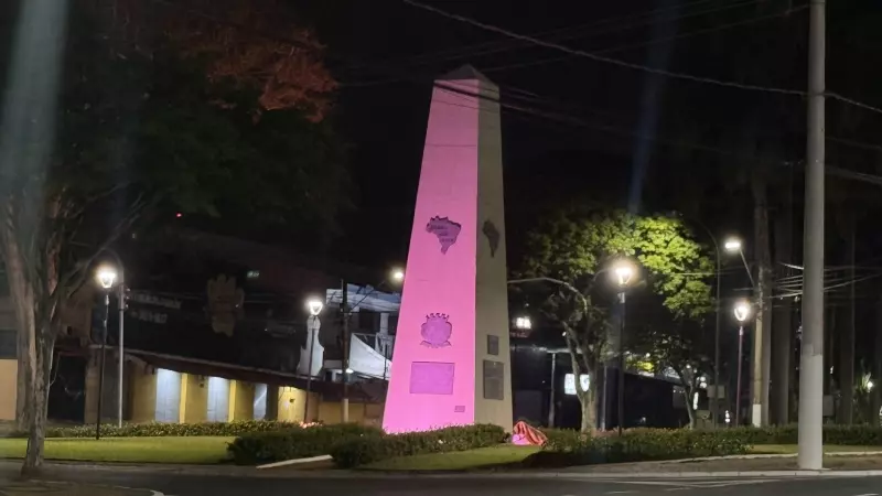 Outubro Rosa: Paço Municipal, portal da cidade, obelisco e UPA ganham cores